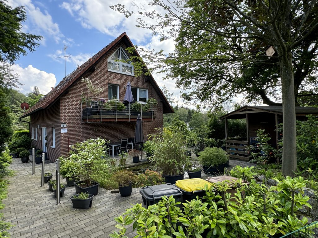 (01) Außenansicht (vorne)