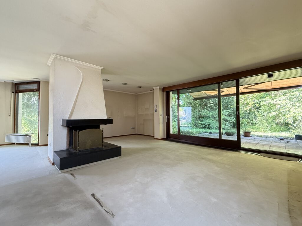 Wohnbereich mit freistehendem Kamin