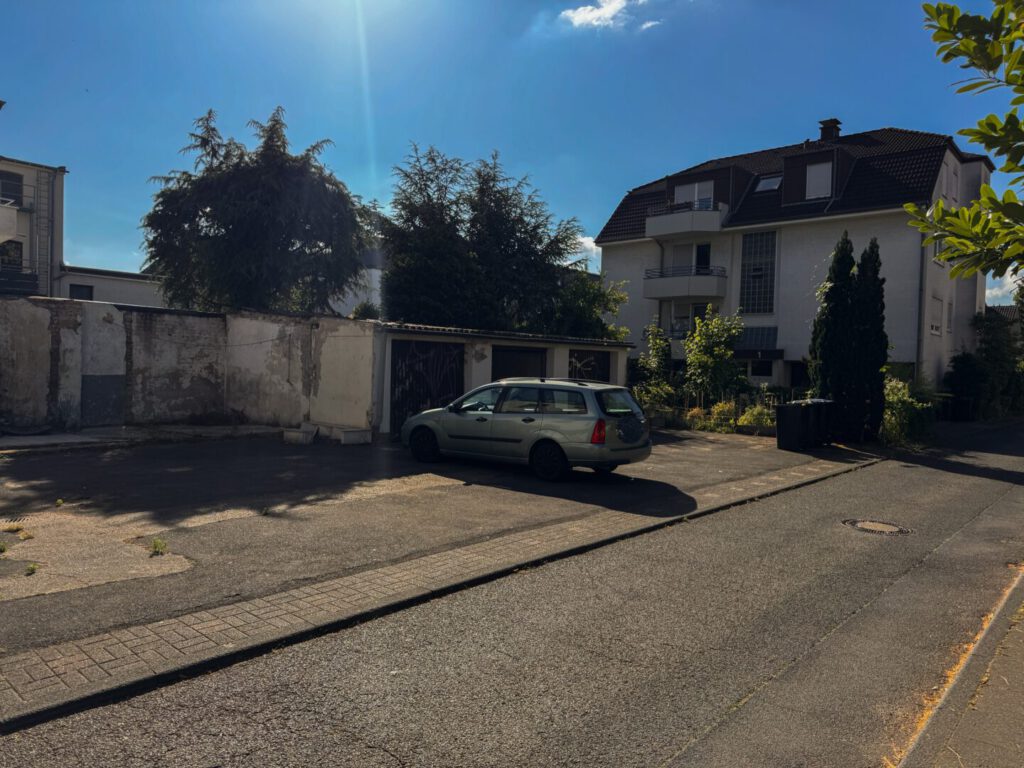 Grundstück
