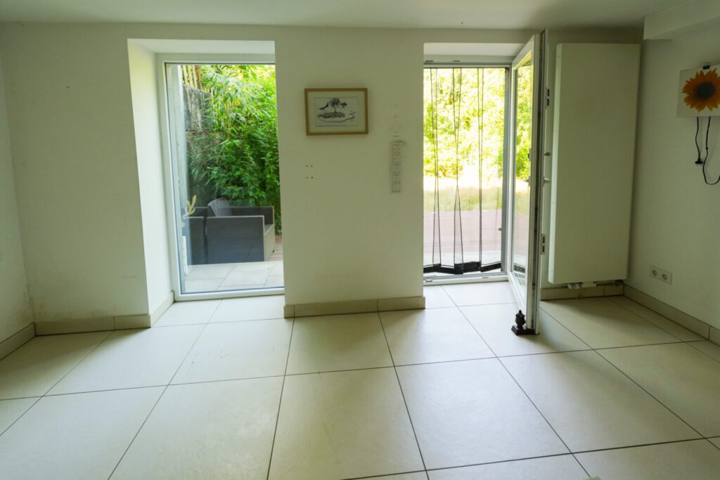 Untere Etage mit Terrasse zum Garten